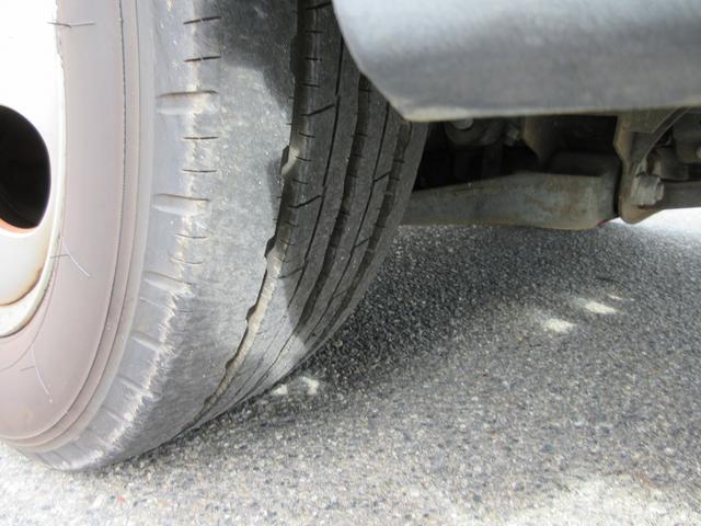 キャンター クレーン付　クレーン付平ボディ　３段ブーム　タダノ製クレーン　３方開　床鉄板　ミッション２トン　２ｔ　簡易クレーン（28枚目）