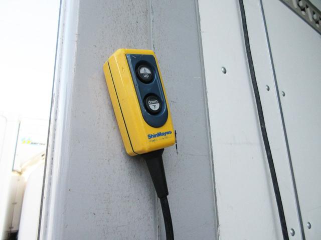 エルフトラック 　アルミバン　５ｍボディ　ワイドロング　ＰＧ付　パワーゲート　サイド扉　ラッシング２段　２ｔ　２トン車　ターボ車　ミッション　ＭＴ車　日本フルハーフ製（12枚目）