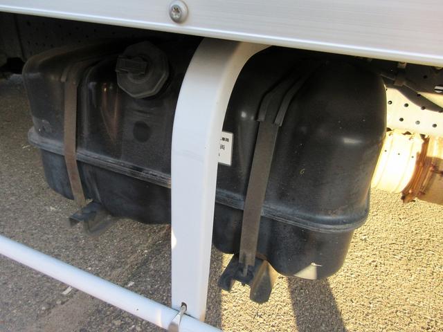 エルフトラック 　アルミバン　５ｍボディ　ワイドロング　ＰＧ付　パワーゲート　サイド扉　ラッシング２段　２ｔ　２トン車　ターボ車　ミッション　ＭＴ車　日本フルハーフ製（30枚目）