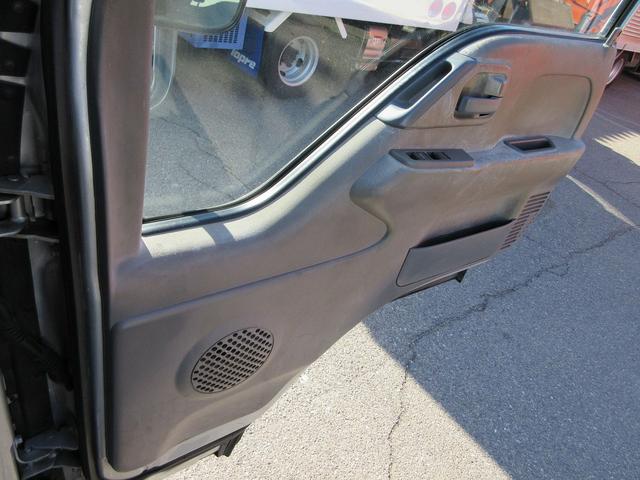 エルフトラック 　平ボディ　スムーサー　ＡＴ　３方開　１．５ｔ車　ターボ車車両総重量３８２５Ｋｇ　１０尺ボディ　床木　２ｔ　２トン３ｔ（25枚目）