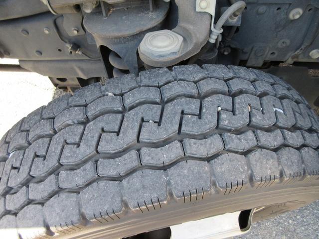 エルフトラック 　平ボディ　スムーサー　ＡＴ　３方開　１．５ｔ車　ターボ車車両総重量３８２５Ｋｇ　１０尺ボディ　床木　２ｔ　２トン３ｔ（36枚目）