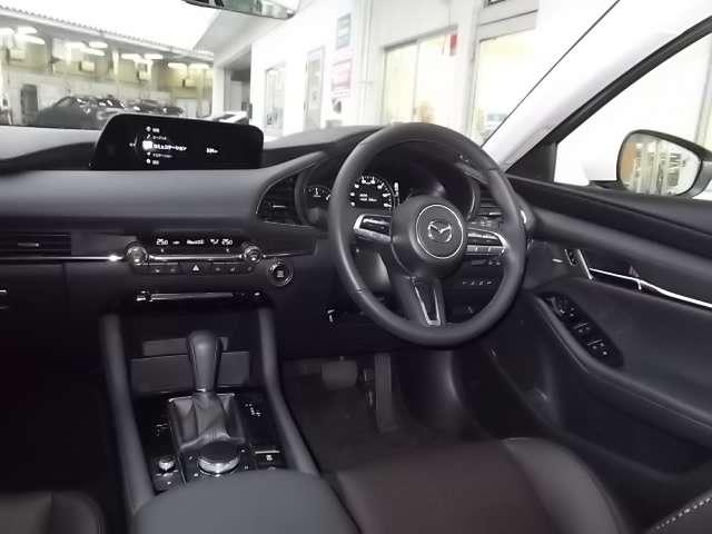 1.8 XD Lパッケージ ディーゼルターボ 試乗車(4枚目)