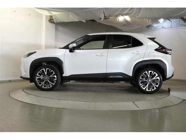 ヤリスクロス ハイブリッドＺ　インテリジェントキー　アルミホイル　ＬＥＤライト　リアカメラ　クルーズコントロール　横滑り防止システム　ナビＴＶ　メモリーナビゲーション　電動シ－ト　パワステ　オートエアコン　キーフリー　イモビライザ（4枚目）