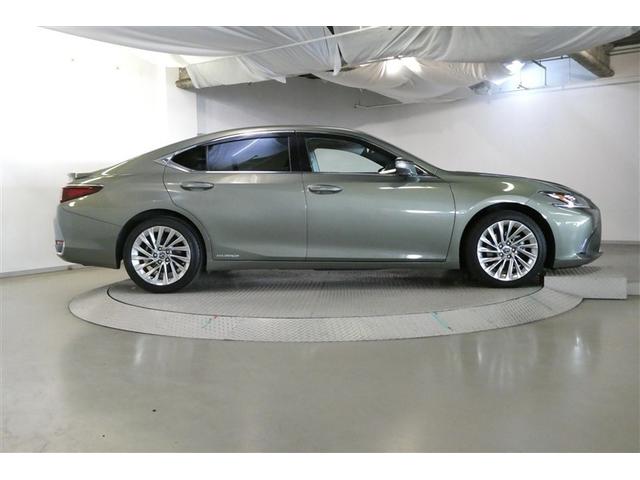 ＥＳ ＥＳ３００ｈ　バージョンＬ　フルセグ地デジＴＶ　黒革シート　ナビ＆ＴＶ　ＥＴＣ　横滑り防止装置　ＬＥＤ　スマートキー　ミュージックプレイヤー接続可　エアバッグ　パワーシート　アルミホイール　バックモニター　エアコン　メモリーナビ（5枚目）