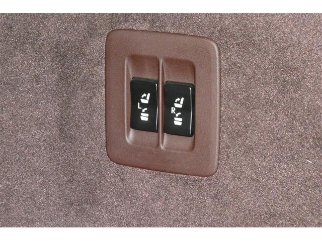 ＲＸ ＲＸ２００ｔ　バージョンＬ　衝突軽減装置　ＡＣ１００Ｖ電源　Ｂカメラ　アイドリングストップ　メモリナビ　エアロ　本革　Ｐシート　ＤＶＤ　キーレス　ＬＥＤヘッドランプ　エアコン　エアバッグ　アルミホイール　ＡＵＸ　盗難防止装置（16枚目）