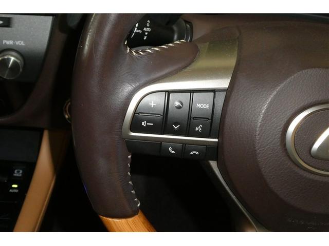 ＲＸ ＲＸ２００ｔ　バージョンＬ　衝突軽減装置　ＡＣ１００Ｖ電源　Ｂカメラ　アイドリングストップ　メモリナビ　エアロ　本革　Ｐシート　ＤＶＤ　キーレス　ＬＥＤヘッドランプ　エアコン　エアバッグ　アルミホイール　ＡＵＸ　盗難防止装置（22枚目）