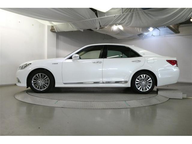 クラウンハイブリッド ロイヤルサルーン　ダブルエアコン　本革　フルセグテレビ　Ｂカメラ　ＬＥＤヘッドランプ　ＤＶＤ再生機能　盗難防止システム　スマキー　オートクルーズコントロール　ＥＳＣ　ＥＴＣ付き　アルミホイール　カーテンエアバッグ　ＰＷ（4枚目）