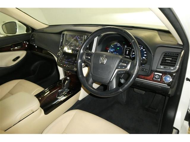 クラウンハイブリッド ロイヤルサルーン　ダブルエアコン　本革　フルセグテレビ　Ｂカメラ　ＬＥＤヘッドランプ　ＤＶＤ再生機能　盗難防止システム　スマキー　オートクルーズコントロール　ＥＳＣ　ＥＴＣ付き　アルミホイール　カーテンエアバッグ　ＰＷ（11枚目）