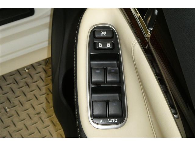 クラウンハイブリッド ロイヤルサルーン　ダブルエアコン　本革　フルセグテレビ　Ｂカメラ　ＬＥＤヘッドランプ　ＤＶＤ再生機能　盗難防止システム　スマキー　オートクルーズコントロール　ＥＳＣ　ＥＴＣ付き　アルミホイール　カーテンエアバッグ　ＰＷ（32枚目）