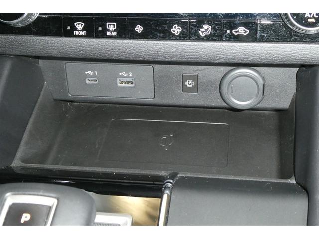 スマートフォンやお手持ちの機器のバッテリー残量が少なくなっても、運転中に充電ができるので安心ですね！