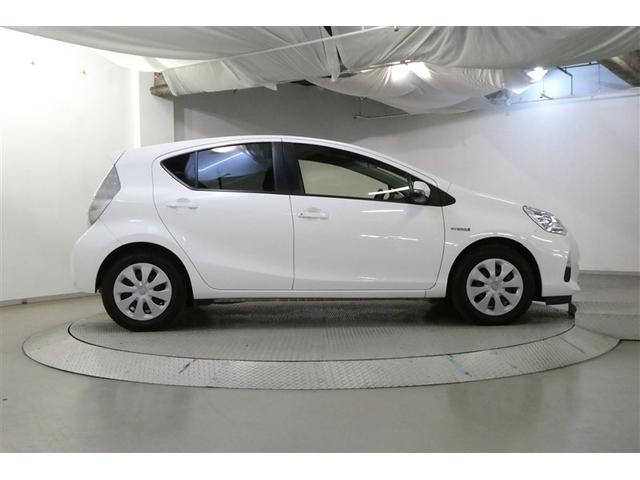 アクア Ｓ　スマートキープッシュスタート　キーレスエントリ　フルセグ地デジ　イモビ　ナビ＆ＴＶ　オートエアコン　デュアルエアバック　ＥＳＣ　Ｂカメラ　パワーウィンドウ　ＥＴＣ　ＤＶＤ再生可能　ＳＲＳ　ＡＢＳ（5枚目）