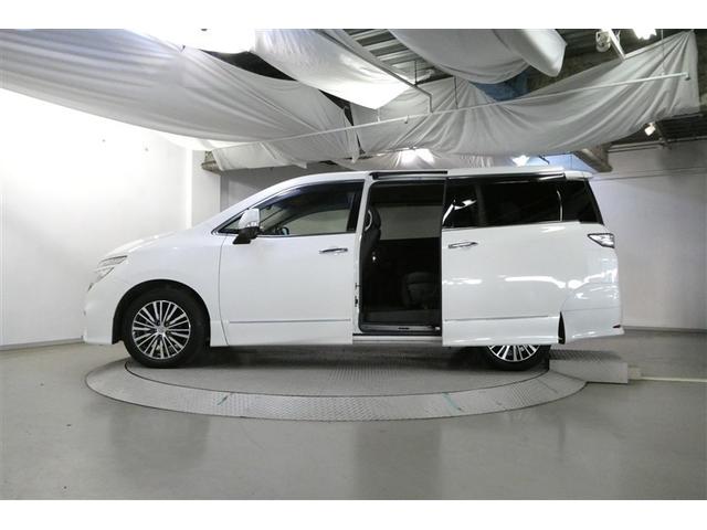 電動スライドドアは、小さいお子様やご年配の方でも楽々開閉出来る優れものッ♪有ると便利な装備です！