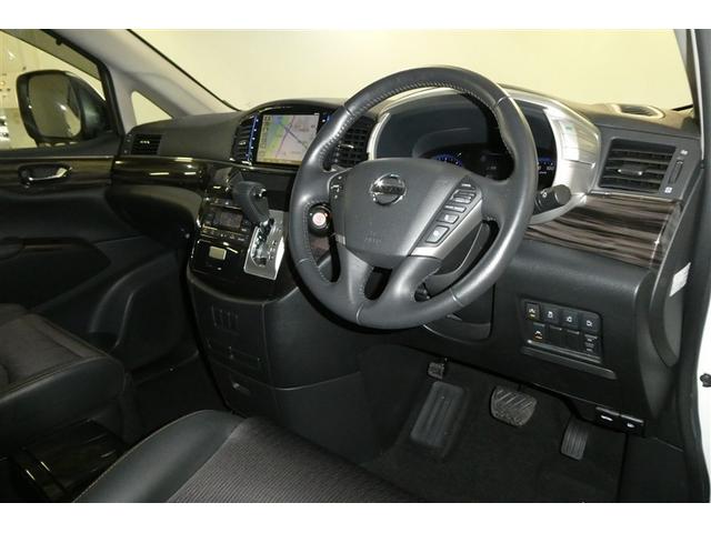 豪華な内装で運転も楽しくなりますよ♪