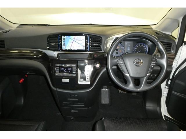 インパネ周りは、すぐ手の届く位置に操作ボタンが配置されており、ドライバーの使い勝手が考慮されています♪