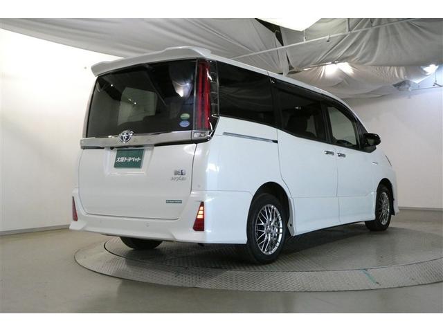 ノア ハイブリッドSi ダブルバイビーII Bカメラ 横滑り防止装置 LED エアロ 地デジ オートクルーズ DVD再生可 メモリナビ フルフラット エアバッグ ETC ナビ&TV 3列シート ABS アルミホイール スマートキ キーレス(8枚目)