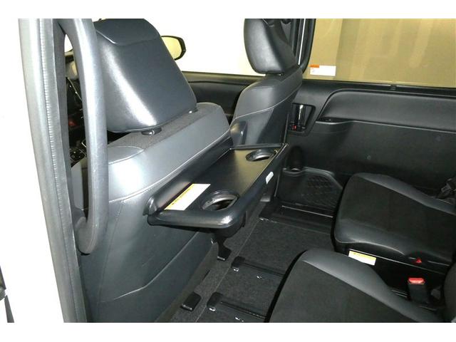 ノア ハイブリッドSi ダブルバイビーII Bカメラ 横滑り防止装置 LED エアロ 地デジ オートクルーズ DVD再生可 メモリナビ フルフラット エアバッグ ETC ナビ&TV 3列シート ABS アルミホイール スマートキ キーレス(13枚目)