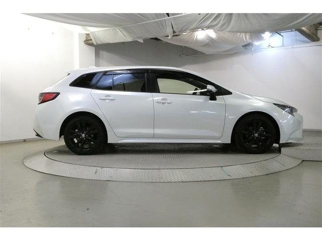 後席ガラスは色付きガラスとなっております。直射日光の緩和やエアコンの効きにも影響し、プライバシーの保護にもなっています♪