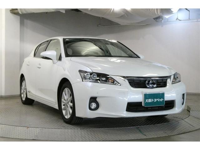 ＣＴ ＣＴ２００ｈ　バージョンＬ　ＤＶＤ再生可能　横滑り防止　リアカメラ　Ｐシート　ＡＡＣ　ナビＴＶ　本革　ＡＢＳ　サイドエアバック　クルーズＣ　ＡＷ　ミュージックプレイヤー接続可　イモビライザー　エアバッグ　キーレス　メモリナビ（3枚目）