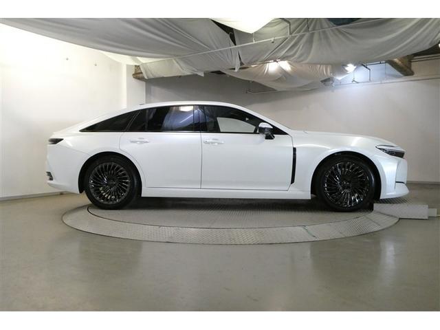 クラウン Ｚ　ムーンルーフ　レザーシート　寒冷地仕様　ＬＥＤヘッドライト　地デジＴＶ　ＡＢＳ　ＡＣ１００Ｖ　パワーシート　バックモニター　スマートキー　ＥＴＣ　ドライブレコーダー　アルミホイール　エアコン　キーレス（5枚目）