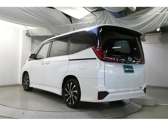 ノア Ｓ－Ｚ　アルミホイール　デュアルエアコン　クルーズコントロール　盗難防止装置　ＬＥＤライト　両側自動ドア　メモリーナビ　キーレス　横滑り防止　ナビＴＶ　三列シート　ＤＶＤ再生　ミュージックプレイヤー接続可（6枚目）