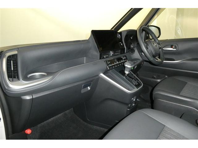 ノア Ｓ－Ｚ　アルミホイール　デュアルエアコン　クルーズコントロール　盗難防止装置　ＬＥＤライト　両側自動ドア　メモリーナビ　キーレス　横滑り防止　ナビＴＶ　三列シート　ＤＶＤ再生　ミュージックプレイヤー接続可（12枚目）