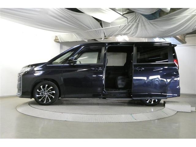 ノア ハイブリッドＳ－Ｚ　エアロ　横滑り防止機能　エアバッグ　オートクルーズコントロール　地デジ　両側自動ドア　ダブルエアコン　スマートエントリー　ＬＥＤランプ　バックモニター　メモリナビ　３列シート　ＥＴＣ付き　ＡＢＳ（4枚目）