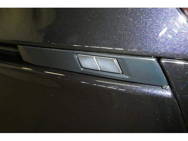 ノア ハイブリッドＳ－Ｚ　エアロ　横滑り防止機能　エアバッグ　オートクルーズコントロール　地デジ　両側自動ドア　ダブルエアコン　スマートエントリー　ＬＥＤランプ　バックモニター　メモリナビ　３列シート　ＥＴＣ付き　ＡＢＳ（5枚目）