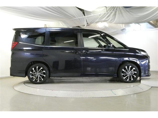 ノア ハイブリッドＳ－Ｚ　エアロ　横滑り防止機能　エアバッグ　オートクルーズコントロール　地デジ　両側自動ドア　ダブルエアコン　スマートエントリー　ＬＥＤランプ　バックモニター　メモリナビ　３列シート　ＥＴＣ付き　ＡＢＳ（6枚目）