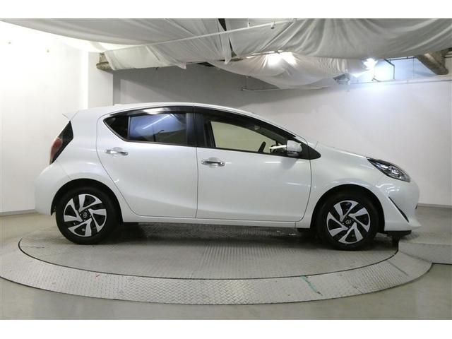 アクア Ｓスタイルブラック　ＡＵＸ端子　バックモニタ－　ナビＴＶ　イモビライザー　ＬＥＤライト　スマートキープッシュスタート　ＥＴＣ付き　Ｗエアバッグ　キーフリ　メモリーナビゲーション　横滑り防止装置付き　１セグ　ＡＢＳ　ＰＳ（5枚目）