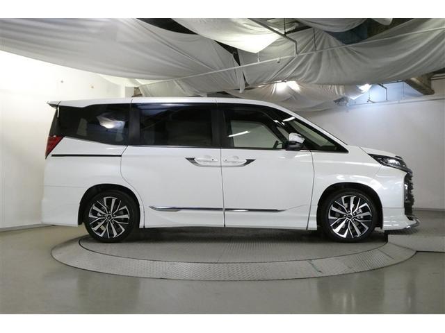 ノア Ｓ－Ｚ　アルミホイール　デュアルエアコン　クルーズコントロール　盗難防止装置　ＬＥＤライト　両側自動ドア　メモリーナビ　キーレス　横滑り防止　ナビＴＶ　三列シート　ＤＶＤ再生　ミュージックプレイヤー接続可（6枚目）