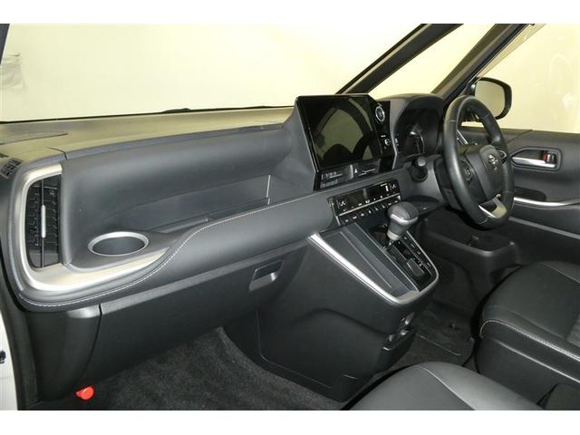 ノア Ｓ－Ｚ　アルミホイール　デュアルエアコン　クルーズコントロール　盗難防止装置　ＬＥＤライト　両側自動ドア　メモリーナビ　キーレス　横滑り防止　ナビＴＶ　三列シート　ＤＶＤ再生　ミュージックプレイヤー接続可（12枚目）