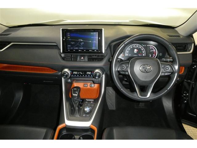 �C���p�l����́A������̓͂��ʒu�ɑ���{�^�����z�u����Ă���A�h���C�o�[�̎g�����肪�l������Ă��܂���