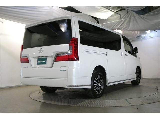 グランエース プレミアム　両側パワードア　軽減ブレーキ　スマキー　ＬＥＤランプ　本革シート　アルミ　エアロ　ナビ＆ＴＶ　地デジＴＶ　助手席エアバック　オートエアコン　ミュージックプレイヤー接続可　バックモニター　エアバッグ（8枚目）