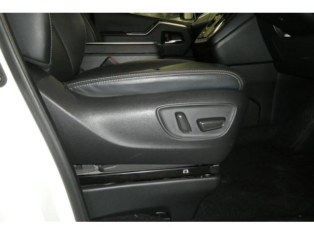 グランエース プレミアム　両側パワードア　軽減ブレーキ　スマキー　ＬＥＤランプ　本革シート　アルミ　エアロ　ナビ＆ＴＶ　地デジＴＶ　助手席エアバック　オートエアコン　ミュージックプレイヤー接続可　バックモニター　エアバッグ（32枚目）