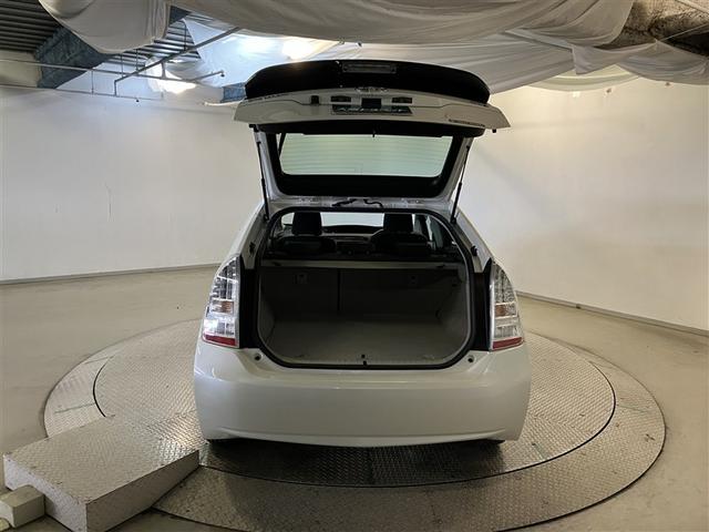 プリウス Ｓ　ＬＥＤエディション　インテリキー　盗難防止　ＡＵＴＯエアコン　助手席エアバッグ　地デジフルセグ　ナビＴＶ　ＡＷ　エアバック　ＡＵＸ端子　ＥＴＣ車載器　Ｂカメ　パワーウィンドー　パワーステアリング　ＨＤＤナビ　ＬＥＤライト（9枚目）