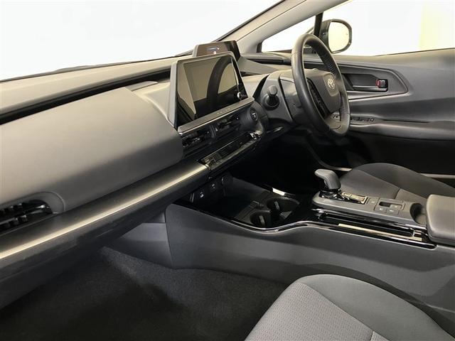 プリウス Ｘ　Ｂモニ　フルセグテレビ　メディアプレイヤー接続　ＬＥＤ　ＥＳＣ　ＡＣ１００Ｖ　ナビ＆ＴＶ　盗難防止装置　エアコン　パワーウィンドウ　ＥＴＣ　キーレス　ＡＢＳ　メモリーナビ　サイドエアバック　サポカー（12枚目）