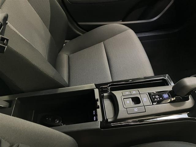 プリウス Ｘ　Ｂモニ　フルセグテレビ　メディアプレイヤー接続　ＬＥＤ　ＥＳＣ　ＡＣ１００Ｖ　ナビ＆ＴＶ　盗難防止装置　エアコン　パワーウィンドウ　ＥＴＣ　キーレス　ＡＢＳ　メモリーナビ　サイドエアバック　サポカー（31枚目）