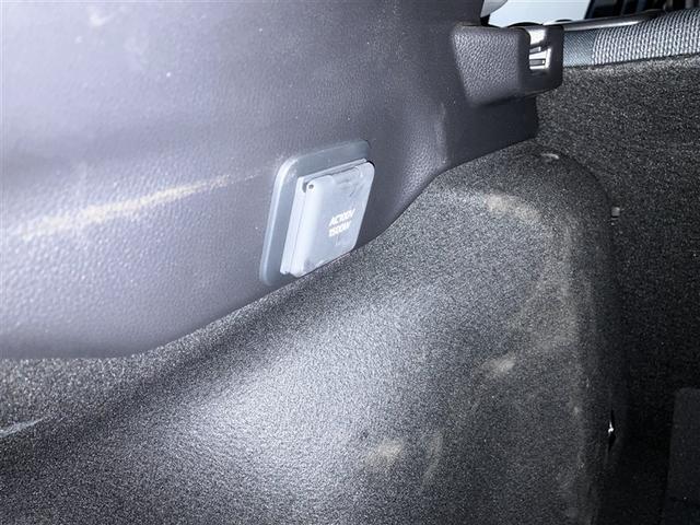 プリウス Ｘ　Ｂモニ　フルセグテレビ　メディアプレイヤー接続　ＬＥＤ　ＥＳＣ　ＡＣ１００Ｖ　ナビ＆ＴＶ　盗難防止装置　エアコン　パワーウィンドウ　ＥＴＣ　キーレス　ＡＢＳ　メモリーナビ　サイドエアバック　サポカー（36枚目）