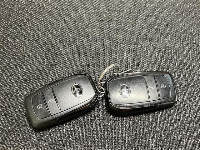 プリウス Ｘ　Ｂモニ　フルセグテレビ　メディアプレイヤー接続　ＬＥＤ　ＥＳＣ　ＡＣ１００Ｖ　ナビ＆ＴＶ　盗難防止装置　エアコン　パワーウィンドウ　ＥＴＣ　キーレス　ＡＢＳ　メモリーナビ　サイドエアバック　サポカー（40枚目）