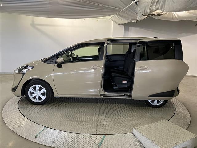 シエンタ ハイブリッド　ファンベースＧ　ブレーキサポート　横滑防止装置　助手席エアバック　ＤＶＤ再生可　キーレスエントリー　Ｂカメラ　エアバッグ　盗難防止システム　ＬＥＤライト　パワーウィンドウ　ＥＴＣ　ＡＢＳ　ウォークスルー　ナビＴＶ（5枚目）