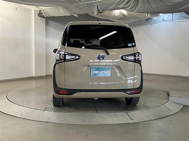 シエンタ ハイブリッド　ファンベースＧ　ブレーキサポート　横滑防止装置　助手席エアバック　ＤＶＤ再生可　キーレスエントリー　Ｂカメラ　エアバッグ　盗難防止システム　ＬＥＤライト　パワーウィンドウ　ＥＴＣ　ＡＢＳ　ウォークスルー　ナビＴＶ（8枚目）