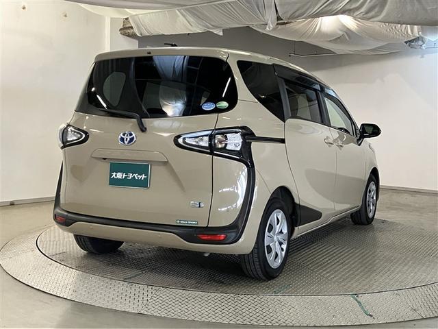 シエンタ ハイブリッド　ファンベースＧ　ブレーキサポート　横滑防止装置　助手席エアバック　ＤＶＤ再生可　キーレスエントリー　Ｂカメラ　エアバッグ　盗難防止システム　ＬＥＤライト　パワーウィンドウ　ＥＴＣ　ＡＢＳ　ウォークスルー　ナビＴＶ（9枚目）