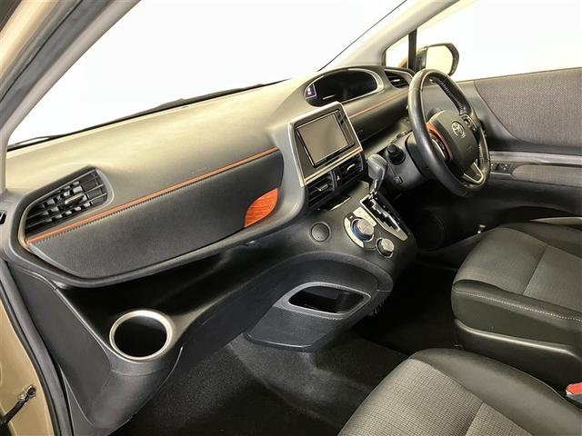 シエンタ ハイブリッド　ファンベースＧ　ブレーキサポート　横滑防止装置　助手席エアバック　ＤＶＤ再生可　キーレスエントリー　Ｂカメラ　エアバッグ　盗難防止システム　ＬＥＤライト　パワーウィンドウ　ＥＴＣ　ＡＢＳ　ウォークスルー　ナビＴＶ（12枚目）