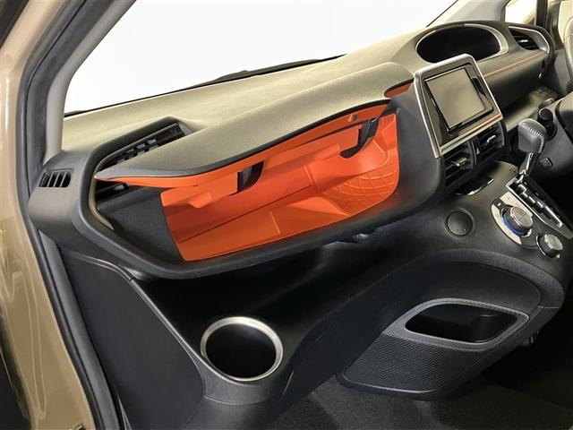 シエンタ ハイブリッド　ファンベースＧ　ブレーキサポート　横滑防止装置　助手席エアバック　ＤＶＤ再生可　キーレスエントリー　Ｂカメラ　エアバッグ　盗難防止システム　ＬＥＤライト　パワーウィンドウ　ＥＴＣ　ＡＢＳ　ウォークスルー　ナビＴＶ（25枚目）