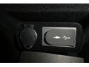 スマートフォンやお手持ちの機器のバッテリー残量が少なくなっても、運転中に充電ができるので安心ですね!