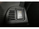 Ｐ　スマ－トキ－　地デジＴＶ　衝突軽減ブレーキシステム　Ｒカメラ　ミュージックプレイヤー接続可　ＬＥＤ　ＥＴＣ　パワーシート　４ＷＤ　１００Ｖ　盗難防止システム　クルコン　Ｗエアバッグ　メモリーナビ（29枚目）