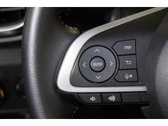 ハンドルのボタン操作でオーディオ等がコントロール出来ますので、利便性だけでなく事故防止にも繋がりますよ！ 3