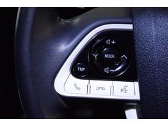 ハンドルのボタン操作でオーディオ等がコントロール出来ますので、利便性だけでなく事故防止にも繋がりますよ！ 5