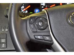 ハンドルのボタン操作でオーディオ等がコントロール出来ますので、利便性だけでなく事故防止にも繋がりますよ！ 4