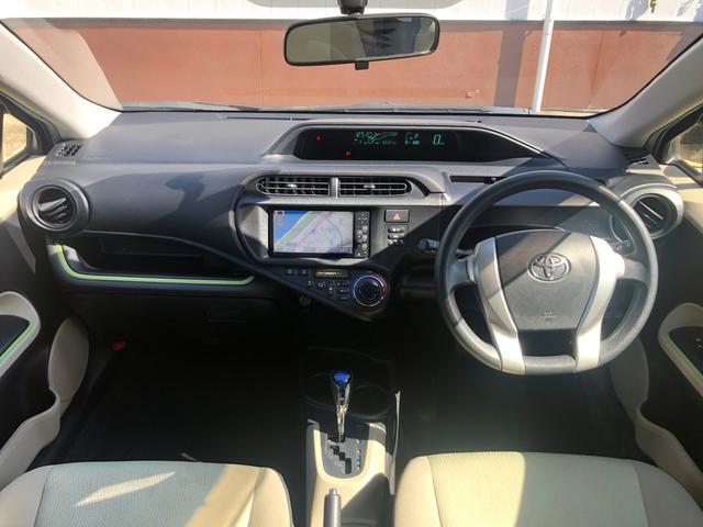 アクア S 禁煙車 ナビ ETC キーレス アイドリングストップ パワステ ABS 運転席・助手席エアバッグ(4枚目)